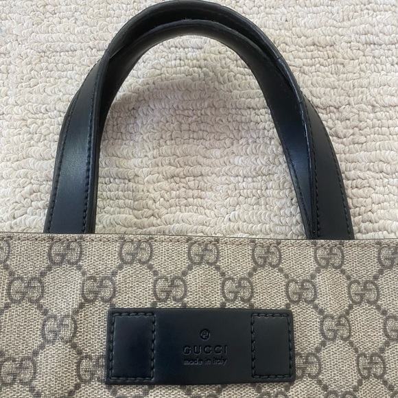 Authentic Gucci tote bag with signature Gucci logo and strap - Picture 4 of 16